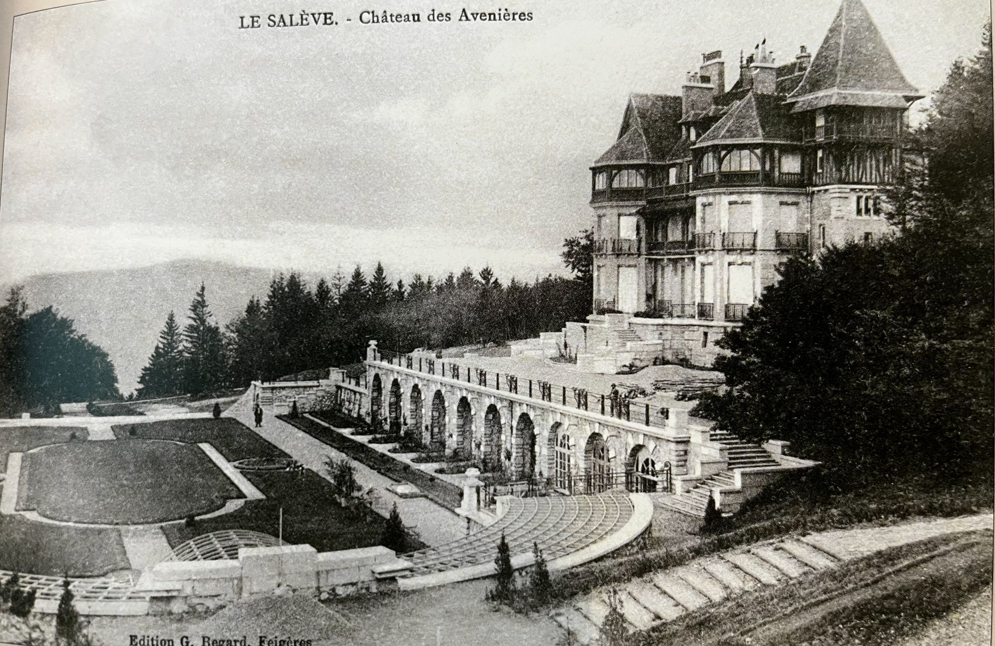 Château des Avenières - History